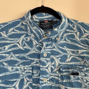 Vineyard Vines Men’s M Blue Shark Button Down Harbor SS Shirt Vented Utility